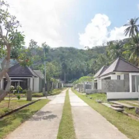 Senggigi Villas Exterior photo