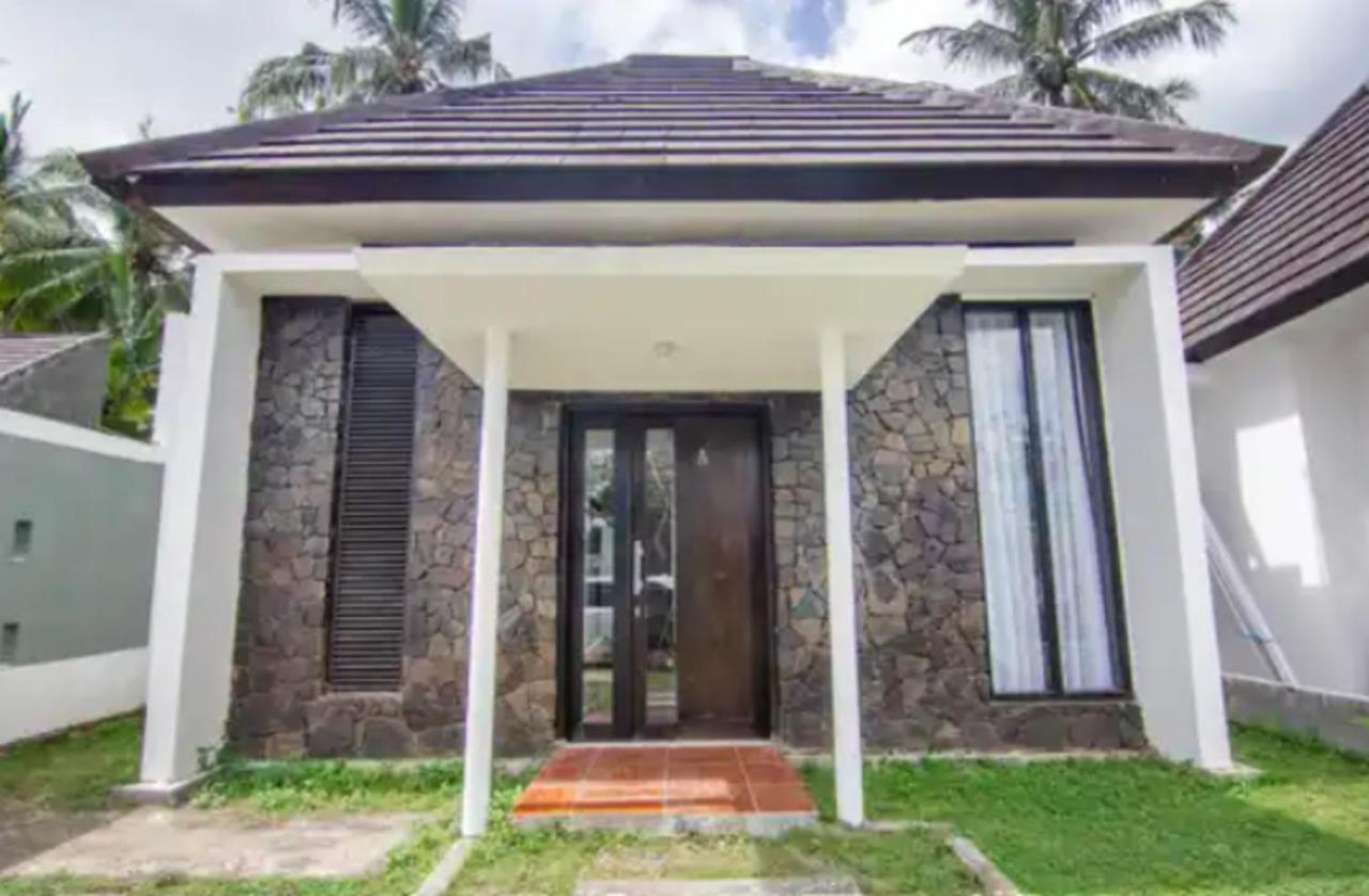 Senggigi Villas Exterior photo