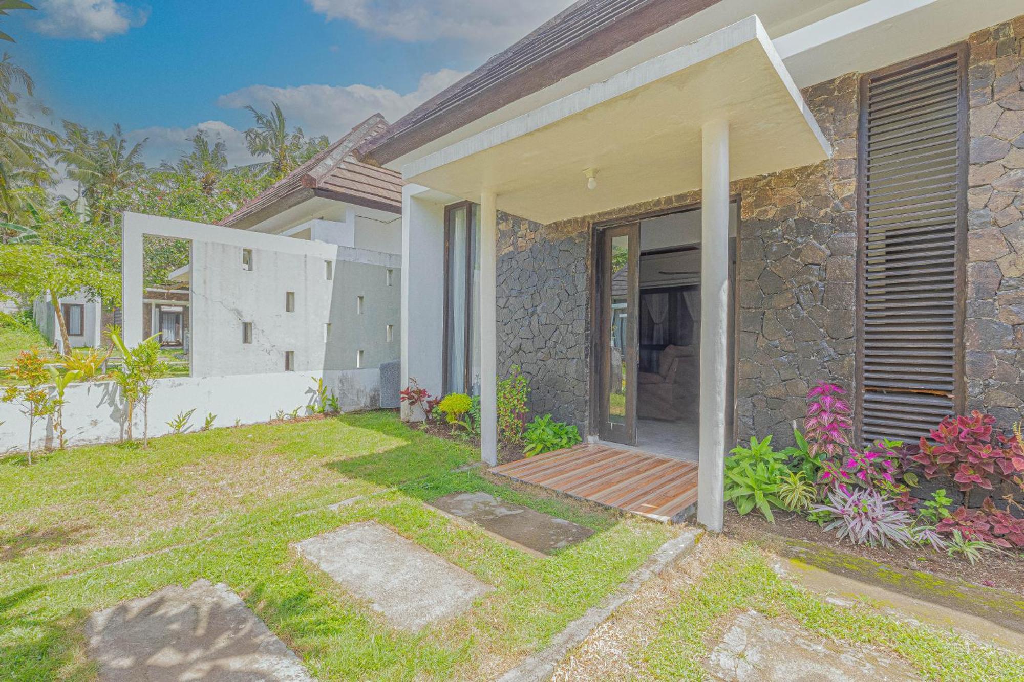 Senggigi Villas Exterior photo